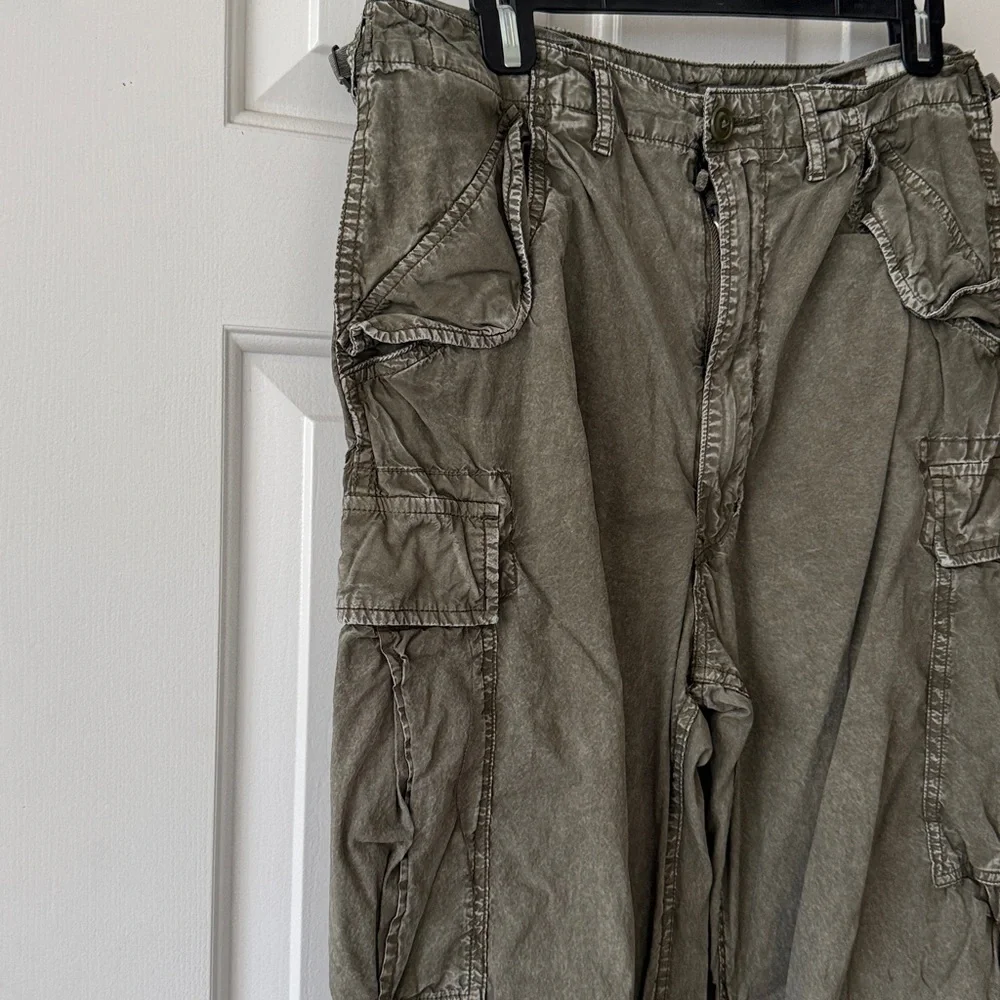 R13 Wide Leg Cargo Pants in GD Olive 28- Small Hole - Picture 5 of 16